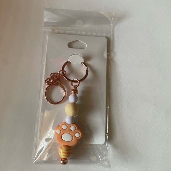 Handmade Cute Paw Print Keychain with Beads - Picture 6 of 6